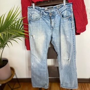 BKE Stlye Tyler (relaxed boot) 34R (34x34). Distressing is from manufacture.